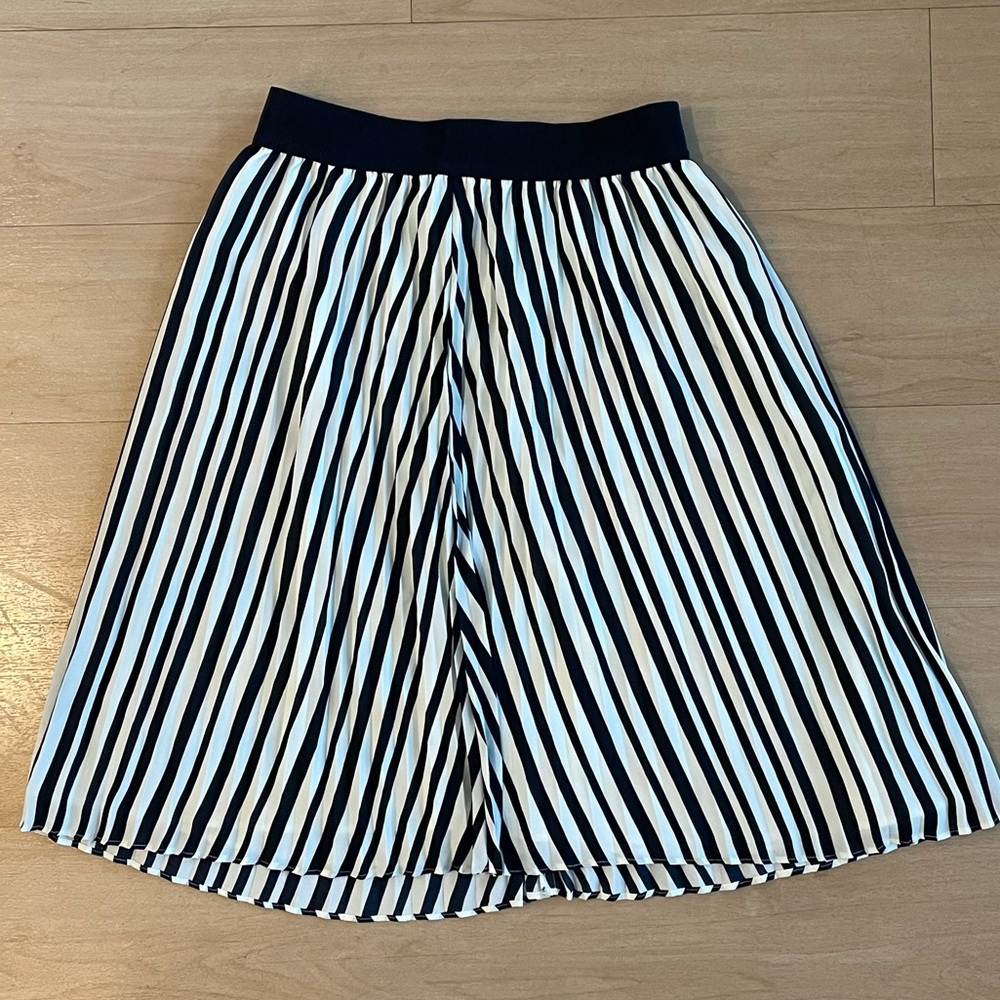 Womens Ann Taylor size 0 striped chiffon skirt